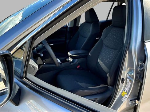 Used 2023 Toyota RAV4 XLE w/ Convenience Package FWD image 13