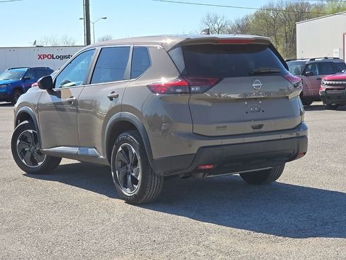 Used 2025 Nissan Rogue SV FWD image 5