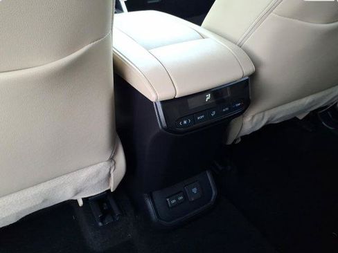 Certified 2024 Toyota Highlander Limited AWD/4WD image 20