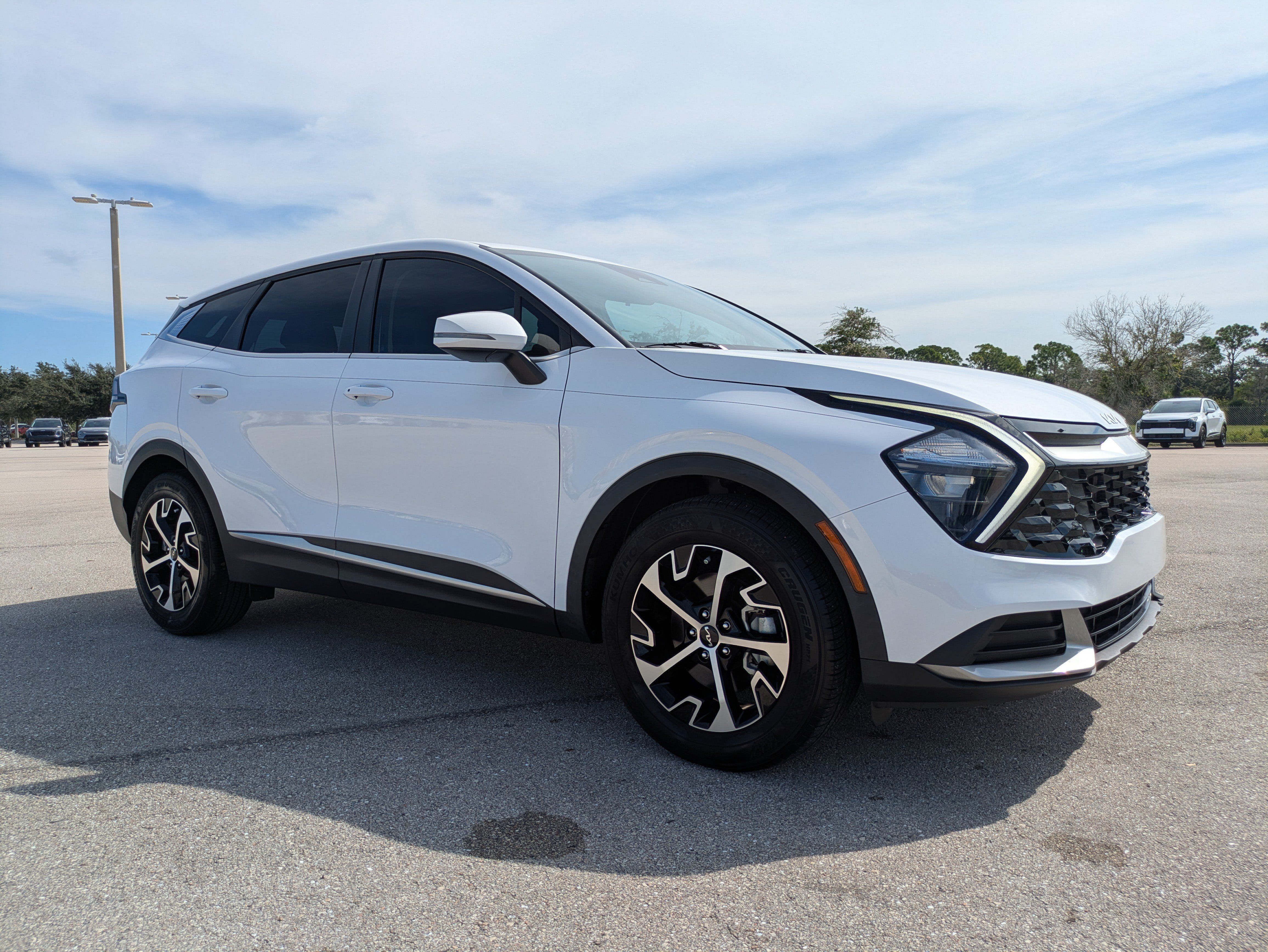 Used 2023 Kia Sportage EX FWD image 2