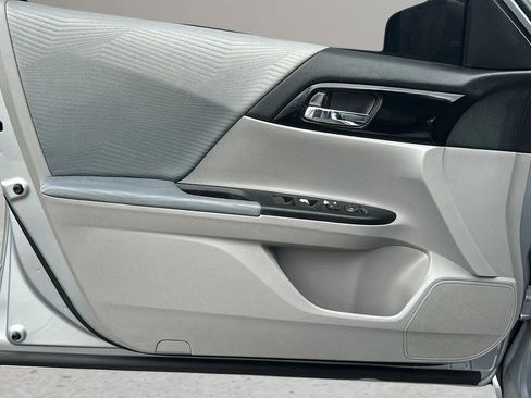 Used 2017 Honda Accord LX image 17