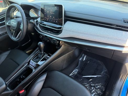 Used 2022 Jeep Compass Latitude image 9