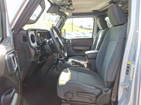 Used 2024 Jeep Wrangler Unlimited w/ Convenience Group AWD/4WD image 13