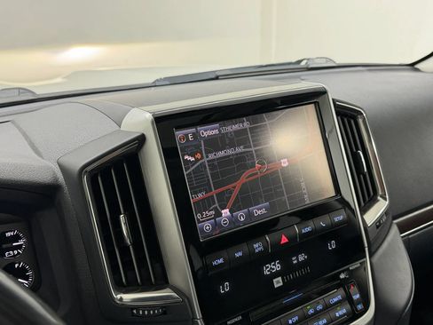 Used 2018 Toyota Land Cruiser AWD/4WD image 28