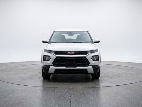 Used 2025 Chevrolet TrailBlazer LT FWD image 2