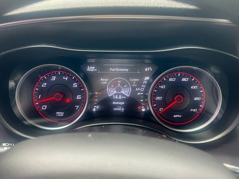 Used 2018 Dodge Charger SXT RWD image 16
