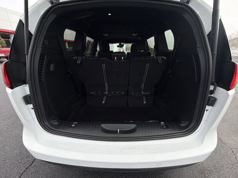 Used 2025 Chrysler Voyager LX FWD image 30