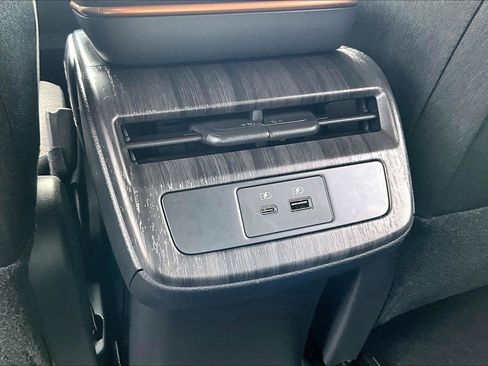 Used 2024 Nissan Ariya FWD image 17