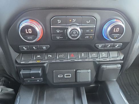 Used 2022 GMC Sierra 1500 SLT w/ SLT Premium Plus Package AWD/4WD image 18