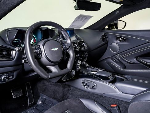 Used 2023 Aston Martin V8 Vantage Coupe image 24