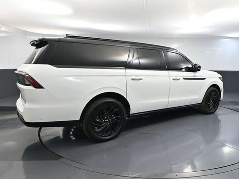 Used 2025 Lincoln Navigator L Reserve AWD/4WD image 6