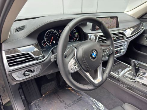 Used 2019 BMW 740i RWD image 13