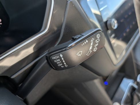 Used 2022 Volkswagen Tiguan SE image 28