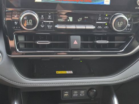 Used 2023 Toyota Highlander Limited FWD image 20