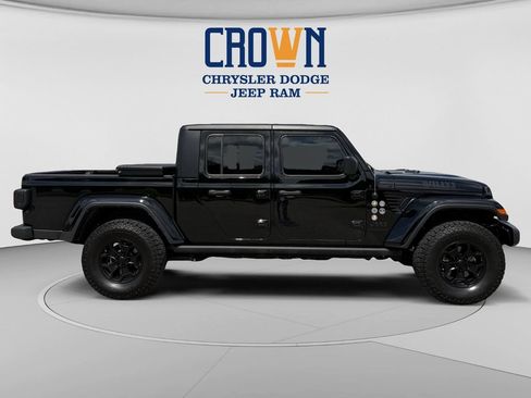 Used 2023 Jeep Gladiator Sport AWD/4WD image 2