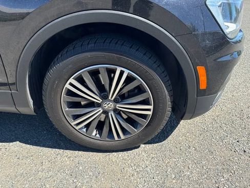 Used 2018 Volkswagen Tiguan SEL AWD/4WD image 9