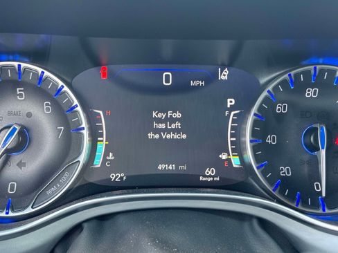 Used 2025 Chrysler Pacifica Limited FWD image 42