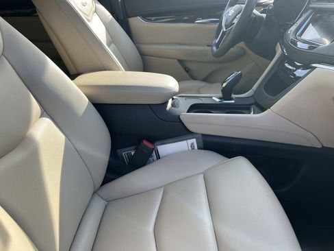Used 2018 Cadillac XT5 FWD image 23