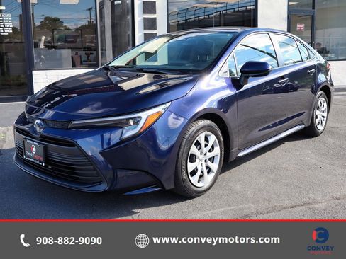 Used 2025 Toyota Corolla LE FWD image 1