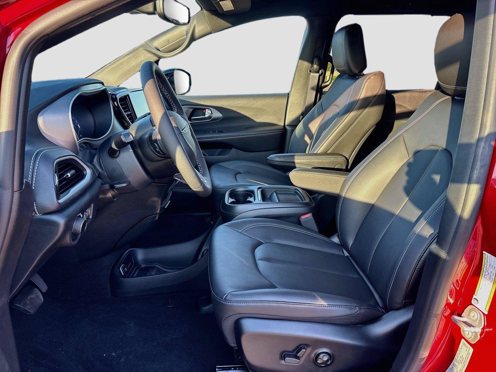 New 2027 Chrysler Pacifica Select AWD/4WD image 5