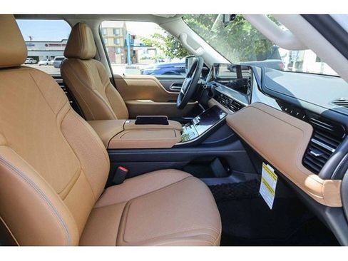 New 2026 INFINITI QX80 Luxe w/ Cargo Package image 18