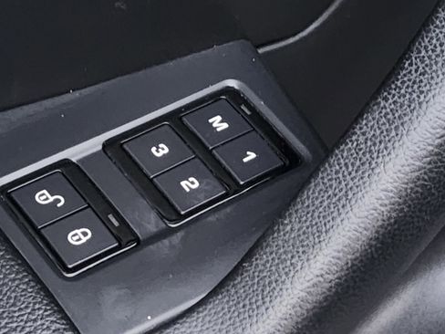 Used 2020 Jaguar F-PACE Premium image 21