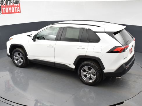 Used 2022 Toyota RAV4 XLE image 18