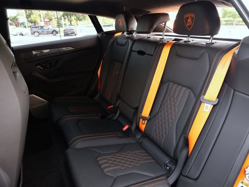 Used 2025 Lamborghini Urus SE AWD/4WD image 6