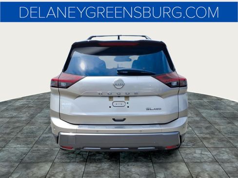 Used 2024 Nissan Rogue SL AWD/4WD image 4