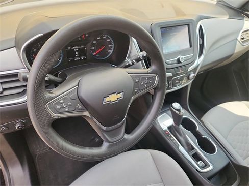 Certified 2020 Chevrolet Equinox LS w/ LS Convenience Package image 10