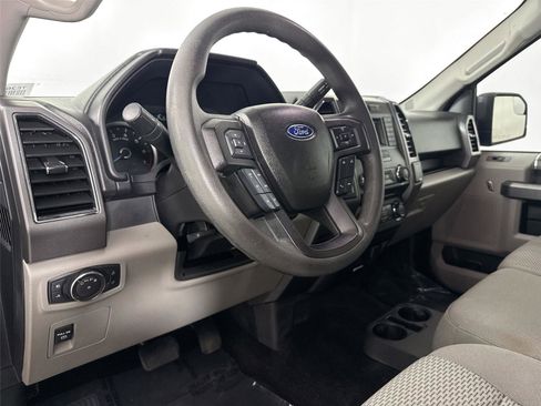 Used 2017 Ford F150 XLT image 4