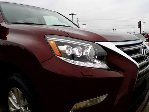 Used 2019 Lexus GX 460 image 9