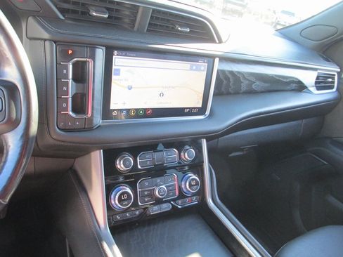 Used 2021 GMC Yukon Denali w/ Denali Premium Package image 33