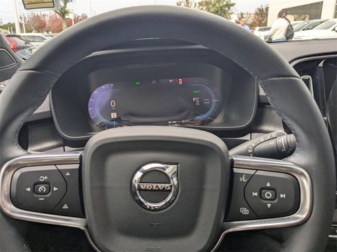 Used 2023 Volvo XC40 Recharge Ultimate image 36