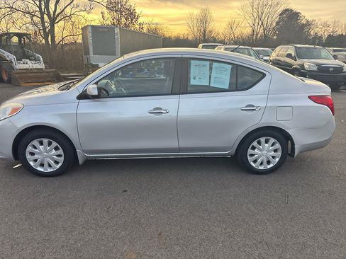 Used 2012 Nissan Versa SV image 3