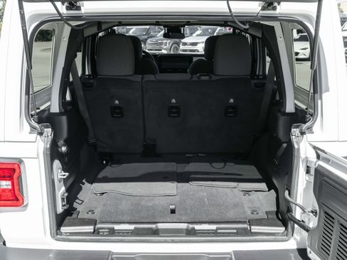 Used 2024 Jeep Wrangler Sahara image 41