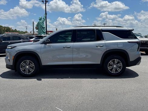 Used 2026 Chevrolet Traverse LT w/ LPO, Floor Liner Package FWD image 6