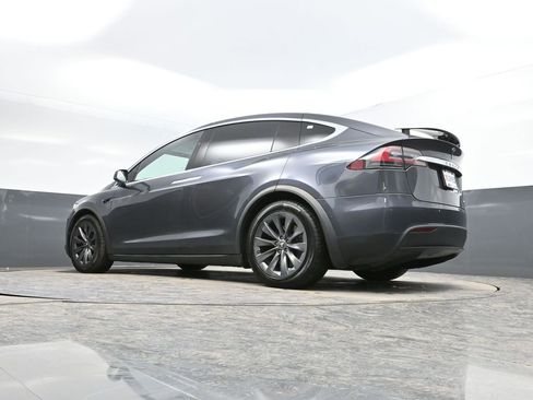 Used 2018 Tesla Model X 75D image 32