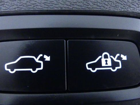Used 2023 Volvo XC60 B5 Plus w/ Protection Package AWD/4WD image 34