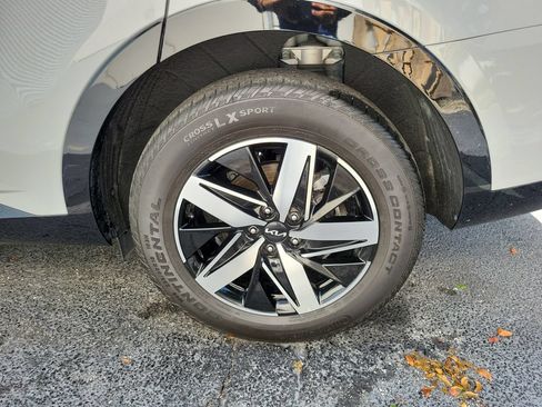 Certified 2023 Kia Sorento EX w/ Panoramic Sunroof Package FWD image 9