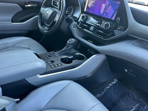 Certified 2023 Toyota Highlander XLE image 25