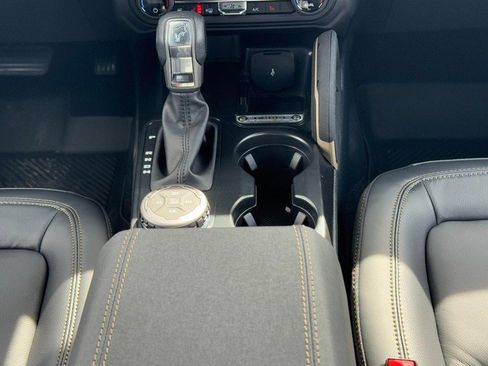 New 2026 Ford Bronco Badlands image 9