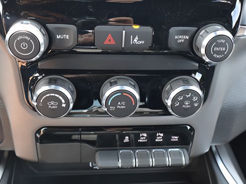 New 2026 RAM 1500 Express AWD/4WD image 23