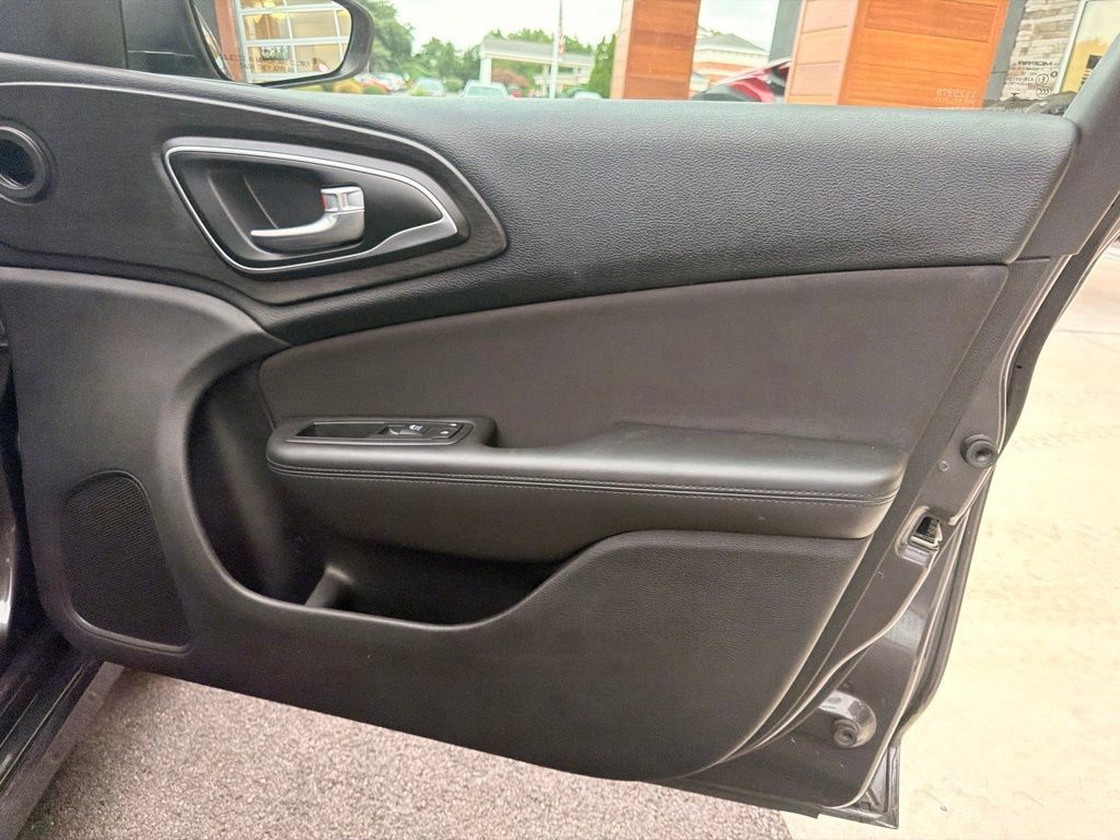 Used 2015 Chrysler 200 Limited w/ Convenience Group FWD image 15