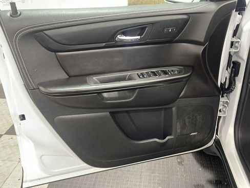 Used 2016 Chevrolet Traverse LT FWD image 12