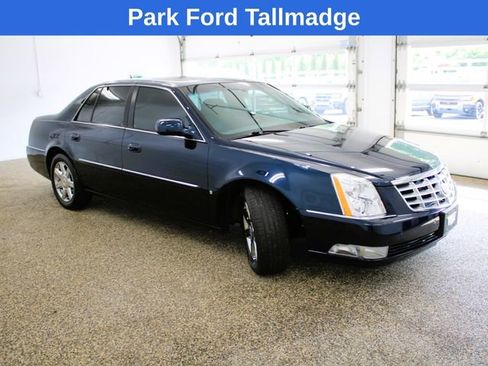 Used 2007 Cadillac DTS Luxury I w/ Sun And Sound Package FWD image 7