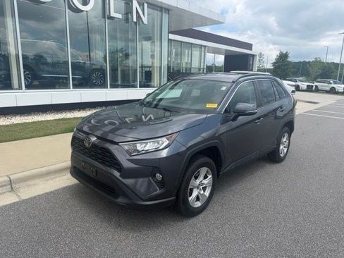 Used 2021 Toyota RAV4 XLE AWD/4WD image 2