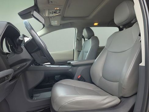 Used 2022 Toyota Sienna XLE FWD image 9