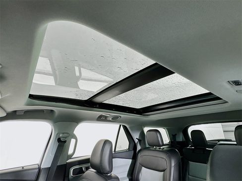 Used 2022 Ford Explorer XLT w/ Equipment Group 202A image 24