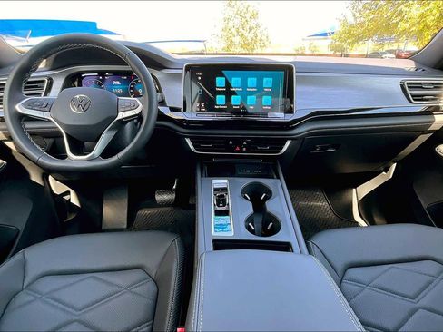 New 2026 Volkswagen Atlas Cross Sport SE image 5